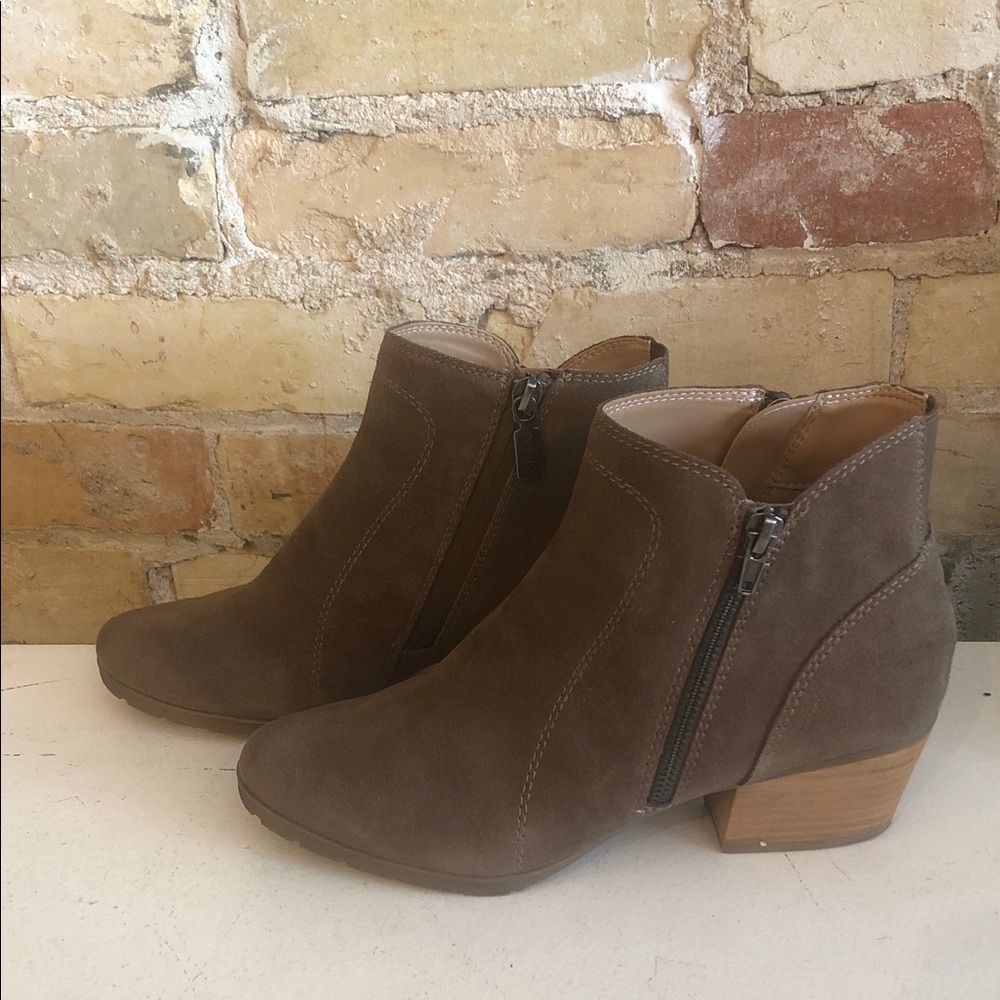 Blonde booties